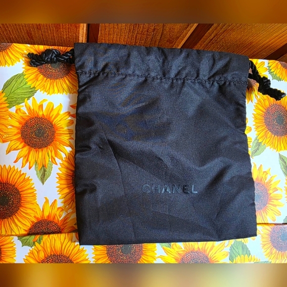CHANEL Black Drawstring Bag - Picture 1 of 3